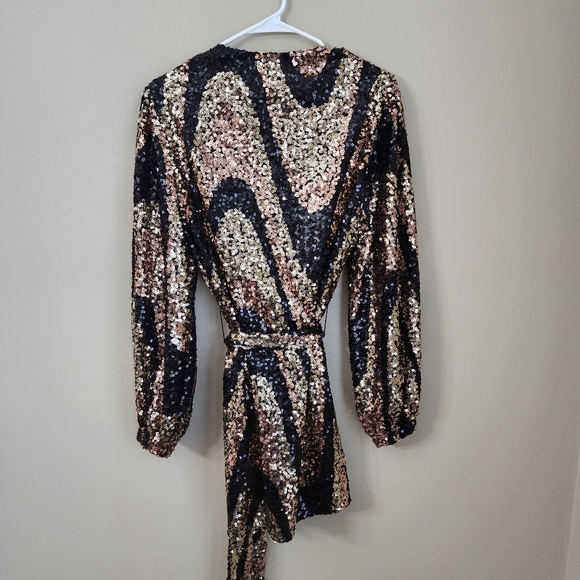 Buddy Love Size M Dress Black / Gold Sequins Loose Fit Wrap Dress Mid Thigh - Picture 3 of 9